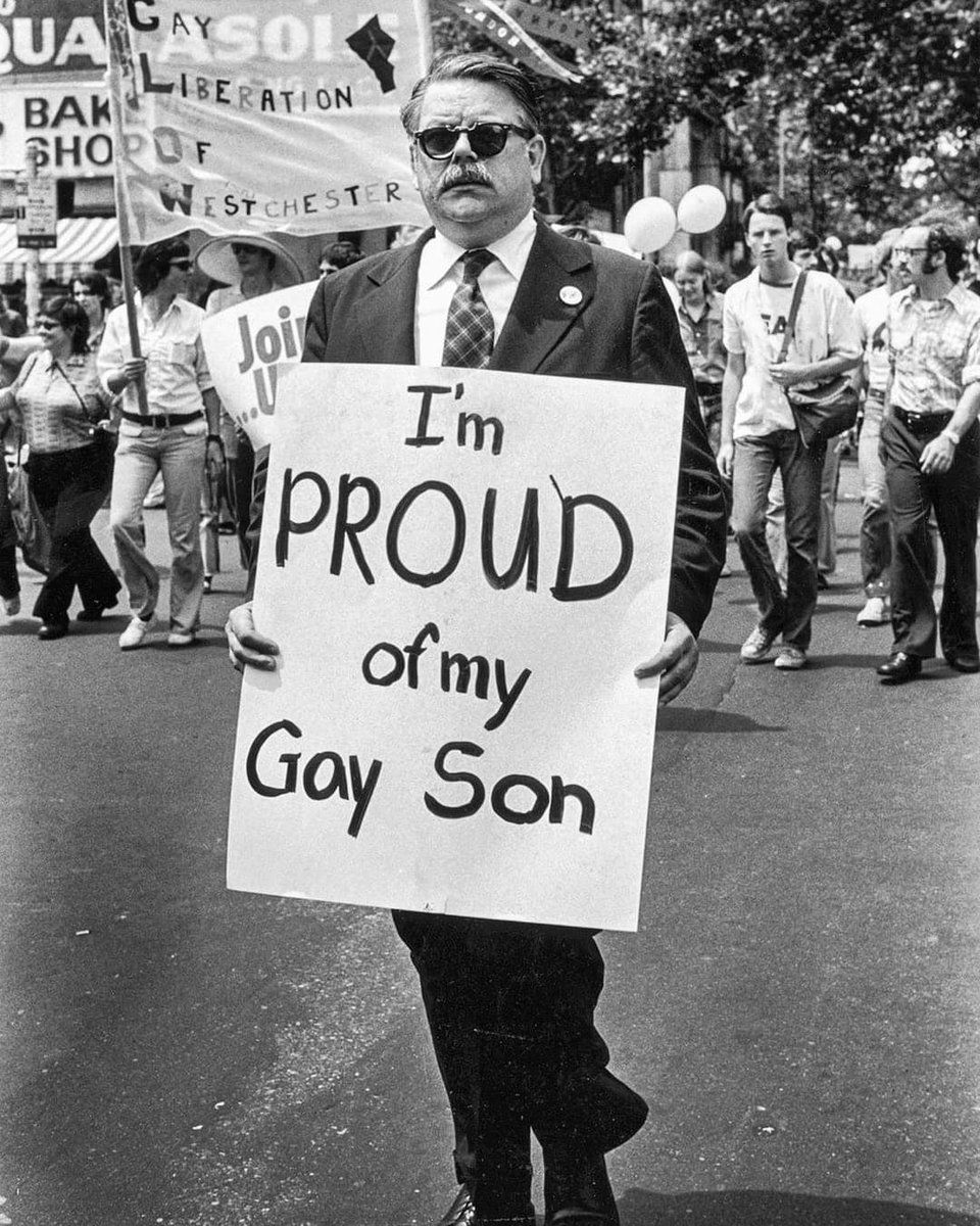 OsservaMy's tweet photo. Oggi è la Giornata mondiale contro l’omofobia, la bifobia e la transfobia 🏳️‍⚧️🏳️‍🌈
“Finché due uomini che si baciano faranno più scandalo di due uomini che si ammazzano, nella nostra società qualcosa è da rivedere”.

#giornatamondialecontroomobitransfobia #LGBT #loveislove https://t.co/9NBSI7gRZM