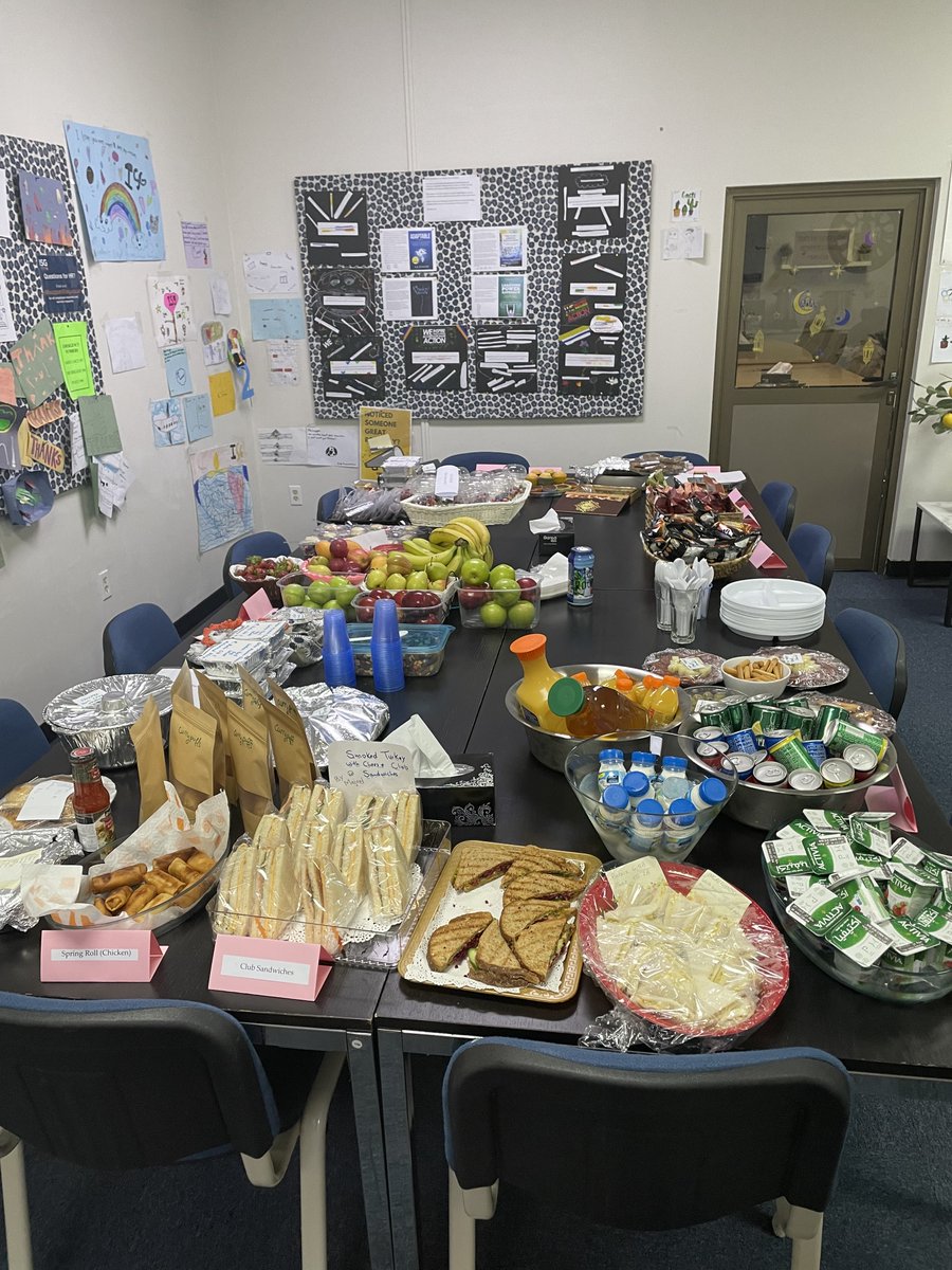 Tomas_NB's tweet photo. Blessed to have such a loving parent community @ISGJubail #teacherappreciationweek https://t.co/HqH1TIfv1I