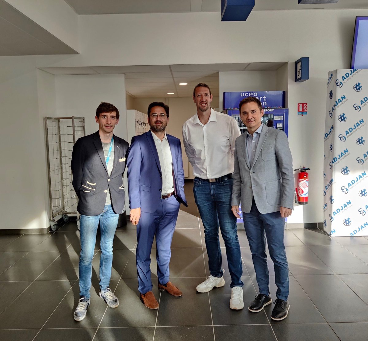 ArnaudRobinet's tweet photo. Ravi d’avoir pu échanger avec notre champion olympique @AlainBernard à l’UCPA Sport Station 

Sa présence est une nouvelle marque de reconnaissance de la qualité de nos sites sportifs 
#Reims https://t.co/JTKvKGiLPi