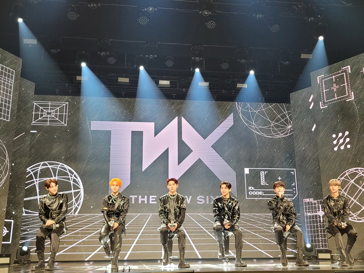 kvibe_yonhap's tweet photo. #TNX members are still having a talk about their DEBUT ALBUM "#WAYUP." 🫶🙌
‼️They will soon perform their new song!! 🤩🎤

 #TNX_HappyDebutDay #TNX_온다_전부_비켜라_비켜 #TNX_DEBUT #비켜 #피네이션 #PNATION https://t.co/VApWSJ1aIy