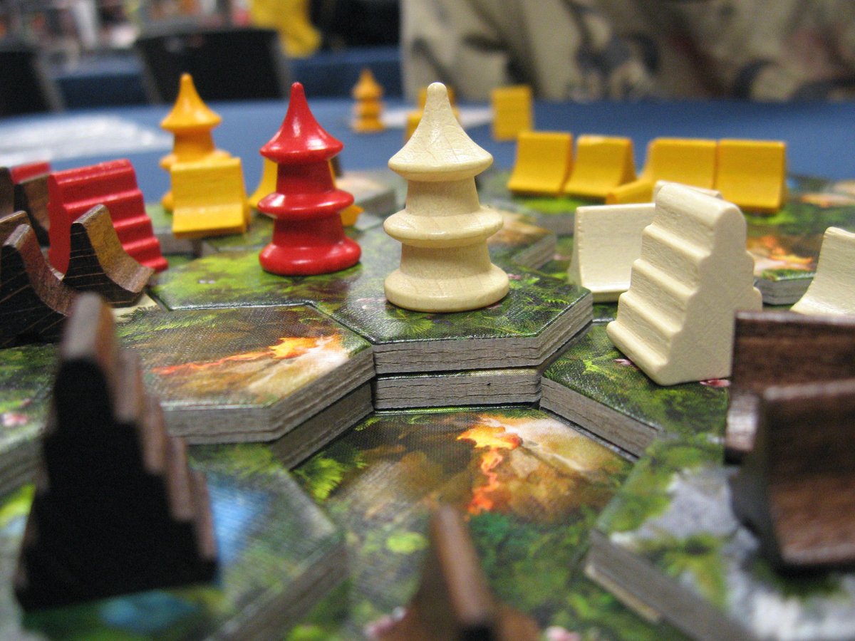 2d6Magazine's tweet photo. #ElJuegoDelDía Hoy hablamos de #Taluva, un juego de estrategia publicado en 2006 en el que lideraremos una tribu en la isla de Taluva, con el objetivo de construir el mayor número de templos en nuestros asentamientos. Más info aquí: https://t.co/2VUOTyKdRm

#Juegosdemesa https://t.co/I78wmympgr
