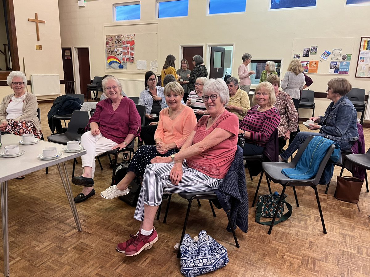Jayne1412's tweet photo. CPR and defibrillator training this evening for the Woman’s Group and thank you for the donation ❤️#heart2heartnorfolk #cprtraining #defibrillator #oldcatton #Norwich #norfolk #Womansgroup #evening https://t.co/yj69bjSeFT