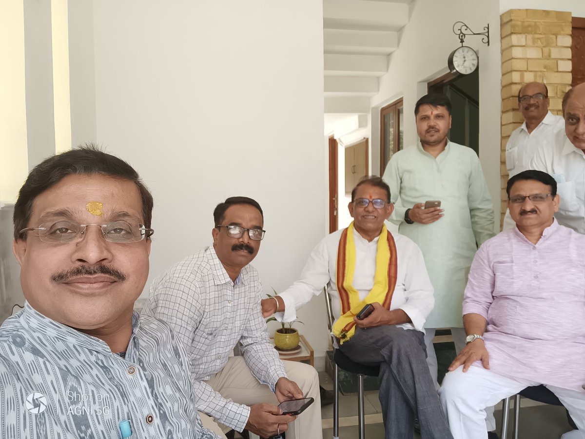 rajneesh4n's tweet photo. श्रद्धेय #AnilDave जी की पांचवी पुण्यतिथि 18 मई दिन बुधवार को सायं 7:00 बजे भजन संध्या में पधारिये। https://t.co/YTcoKsu0n9