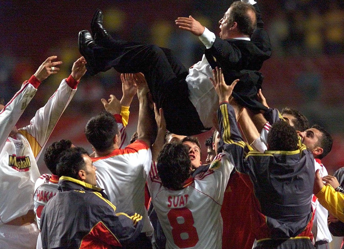 UEFAcom_de's tweet photo. #OnThisDay in 2⃣0⃣0⃣0⃣

🦁 #UEFACup Champion @GalatasaraySK 🏆🇹🇷 https://t.co/ijQ8ClFoxt
