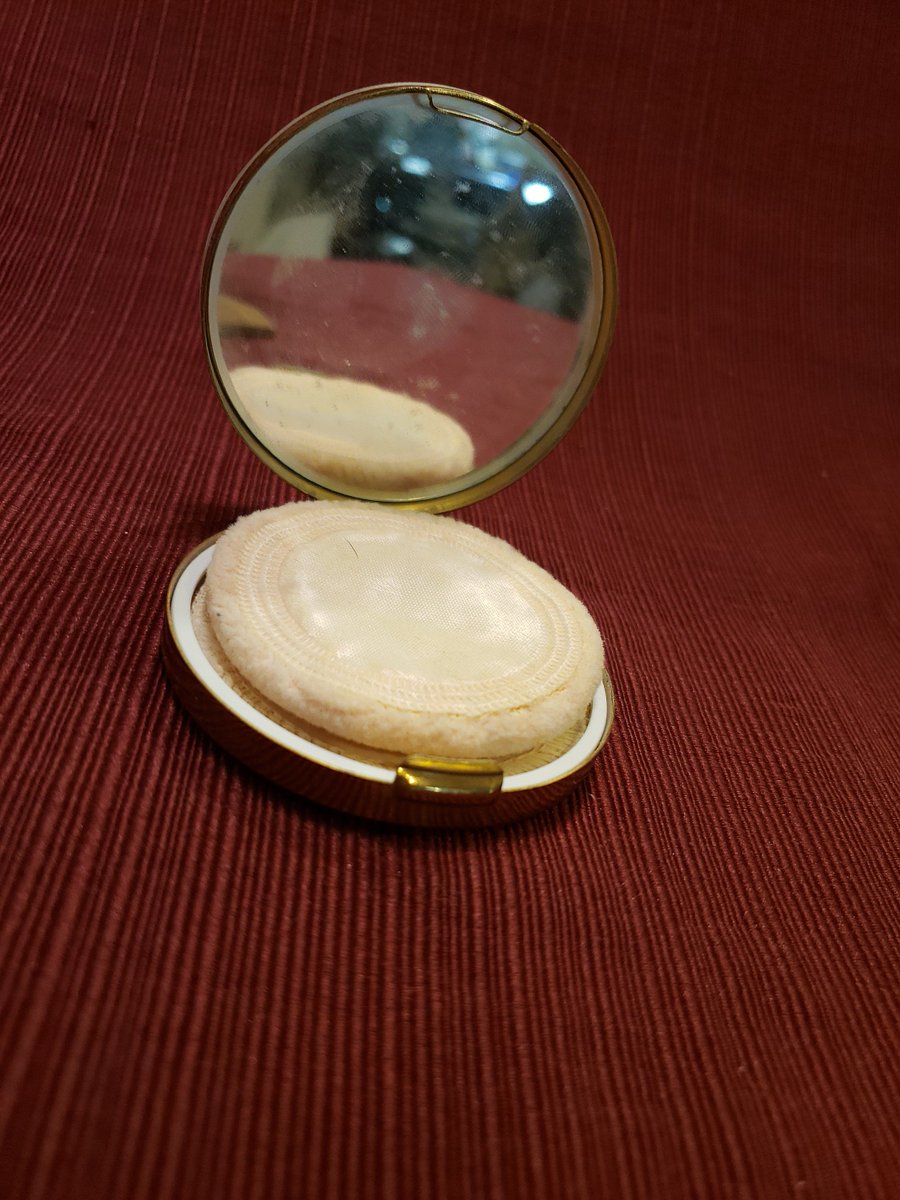 atticesoterica's tweet photo. Vintage Unused Unsigned Gold Tone Colored Metal Round Compact With Mirror, Faux Mother Of Pearl Top, Foundation Powder With Original Puff https://t.co/VYVaayKwHA #Collectibles #AtticEsoterica #Curios #Vintage #BestOffer #Antiques #Etsy #ExcellentCondition https://t.co/2WqG4cEaUc