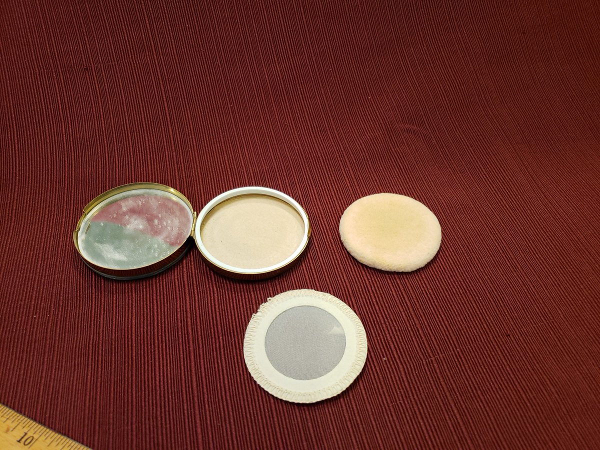 atticesoterica's tweet photo. Vintage Unused Unsigned Gold Tone Colored Metal Round Compact With Mirror, Faux Mother Of Pearl Top, Foundation Powder With Original Puff https://t.co/VYVaayKwHA #Collectibles #AtticEsoterica #Curios #Vintage #BestOffer #Antiques #Etsy #ExcellentCondition https://t.co/2WqG4cEaUc