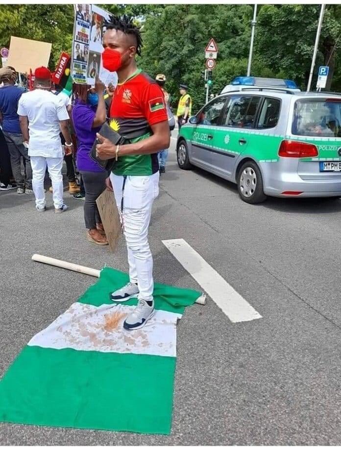ChizobaEke3's tweet photo. For me nigeria is a rag. https://t.co/fYvNry1d5C