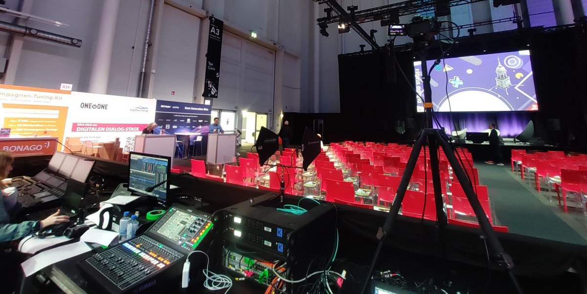 ONEtoONE_de's tweet photo. Wir wären dann so weit: Zum Livestreaming von der #Dialogstage auf der #OMR22. Die Technik steht!
#DigitalDialogStage #OMR2022 https://t.co/DmmEtT8BBp