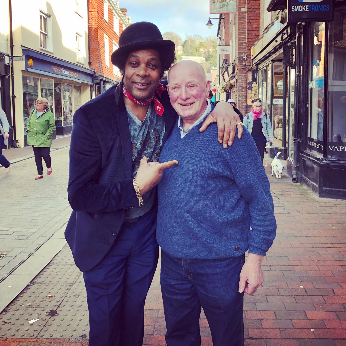 Today’s <a href="/BBCBargainHunt/">BBC Bargain Hunt</a> comes from Lewes. I’m working alongside the great <a href="/JohnBoyCameron/">John Cameron</a> and the wonderful vintage expert <a href="/norafinds/">NoraFinds</a> who enlightens us all on the vintage fashion world. 
A fab episode today……. Enjoy 🎩