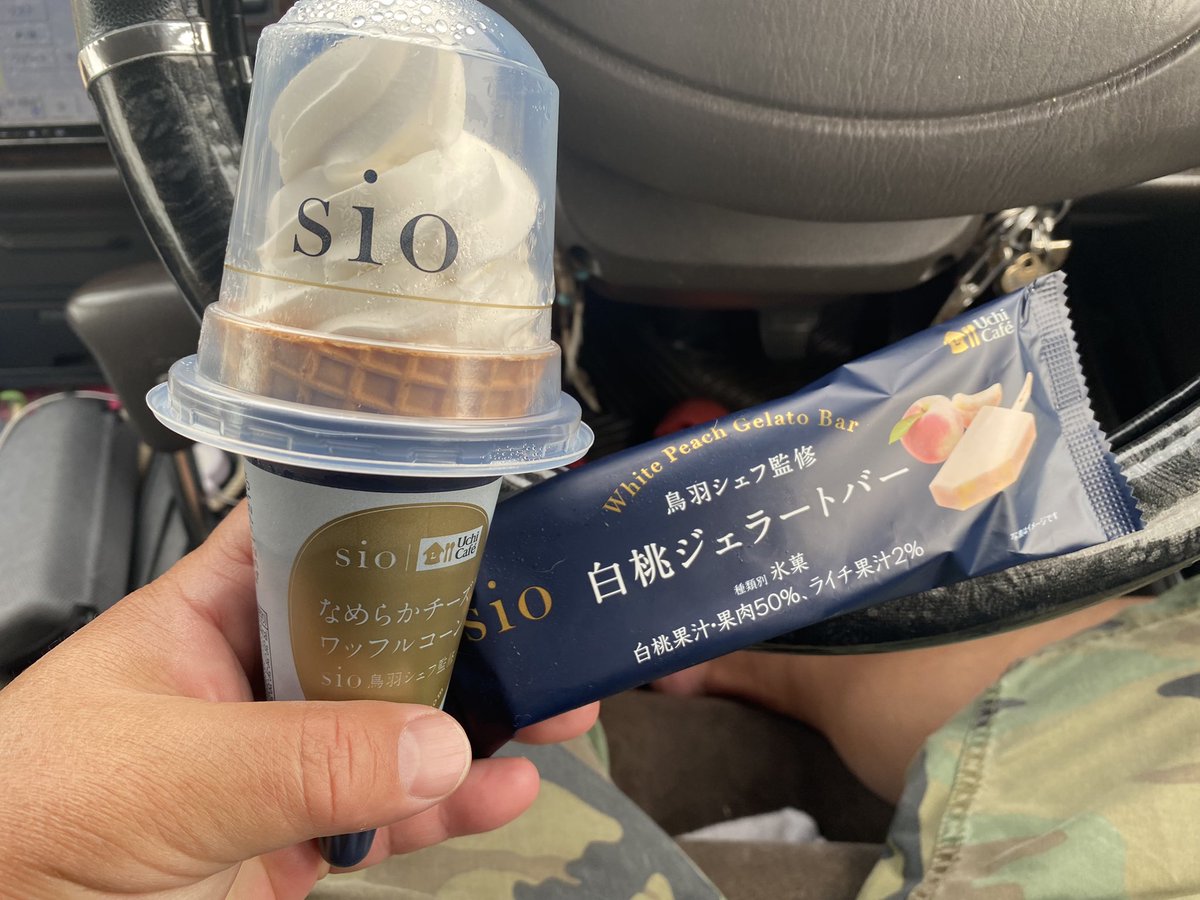 7373kyoto's tweet photo. 3時のおやつ！
なめらかチーズ、白桃ジェラートバー一挙喰いw
はやりの二刀流ですわ！
確かに時間おいた方がチーズ感、桃感ましましですなー。
美味しゅうございました！
ごちそうさんです！
#当たりかとおもたー
#おうちでsio 
#sioアイス 
#鳥羽シェフ監修 https://t.co/kicbnT78zj
