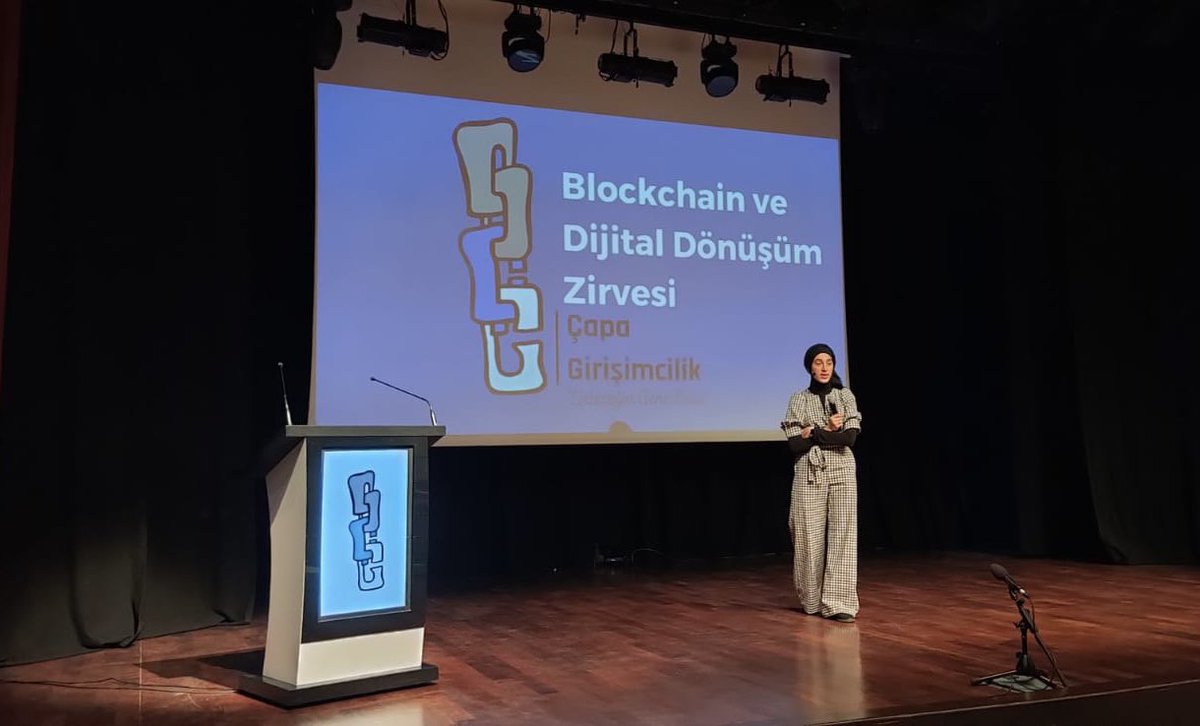 İlçemiz <a href="/capafenlisesi/">Çapa Fen Lisesi</a> öğrencilerinin hazırladığı “Dijital Dönüşüm Zirvesi” açılış törenini Şube Müdürümüz Sayın Atakan Karabağ’ın katılımıyla gerçekleştirdik. 

<a href="/tcmeb/">Millî Eğitim Bakanlığı</a> <a href="/istanbulilmem/">İstanbul İl Millî Eğitim Müdürlüğü</a> <a href="/memleventyazici/">Levent Yazıcı</a> <a href="/mucipkina/">Mucip KINA</a> <a href="/AtakanKarabag/">Atakan Karabağ</a> <a href="/ist_arge/">İSTANBUL MEM AR-GE</a>