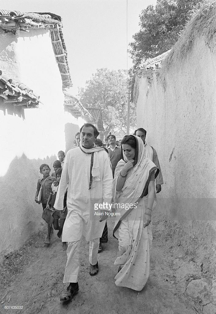 anujdhar's tweet photo. In the good old days, when there was no Modi, no Yogi on the scene and no Kashi Mathura issue, the Indian economy was booming and life of average Indians was comparable to people living in California. These pics are, by the way, from Amethi, which almost became California. https://t.co/7yZmflwiwU