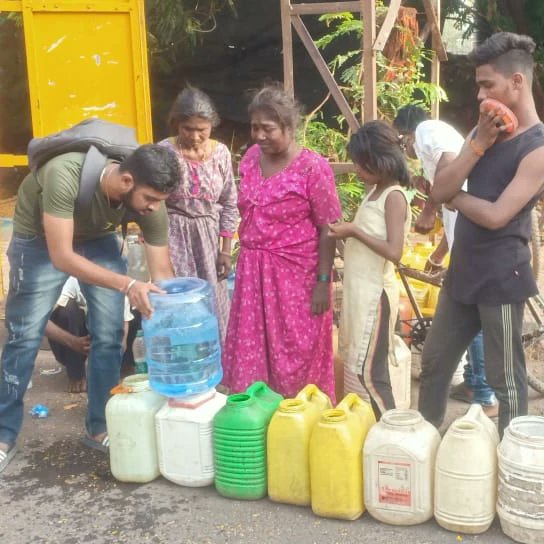 Khushiyaan_Org's tweet photo. Water Distribution- #week68 .
Location - Thane East, Brahmand, Airoli sector-19.
600 families at our Mumbai Rotighar slums is benefitted with clean drinking water weekly. https://t.co/DX5XbBlSAX