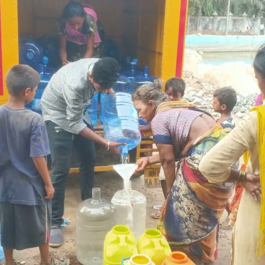 Khushiyaan_Org's tweet photo. Water Distribution- #week68 .
Location - Thane East, Brahmand, Airoli sector-19.
600 families at our Mumbai Rotighar slums is benefitted with clean drinking water weekly. https://t.co/DX5XbBlSAX