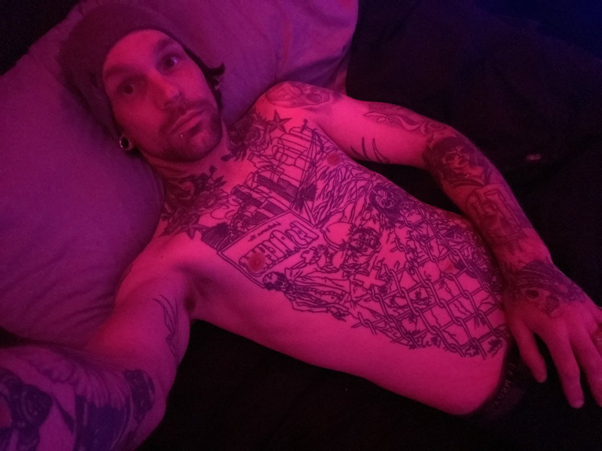 TripleXkush's tweet photo. #tattooedguys #sw #sfw #alt #altguys #punk #inked #inkedboys https://t.co/7c2ZMe5yyT