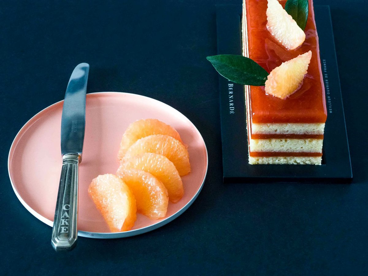 🍓🍰🌅Est-ce que tout le monde est prêt pour la répétition de l’été ? Le Cakissime “Coucher de Soleil Sévillan” fraise &amp; pamplemousse vous transporte au cœur des mois les plus chauds pour votre plus grand délice.
nicolas-bernarde.com/folies-de-la-s…

#GâteauxDeVoyages #fraise #pamplemousse