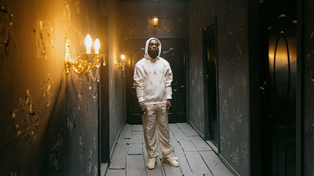 Clickongh's tweet photo. Burna Boy’s Upcoming Album ‘Love Damini’ Debuts On Apple Music’s Album Chart https://t.co/9ye606zSyK #clickongh https://t.co/M7jEApE7z9