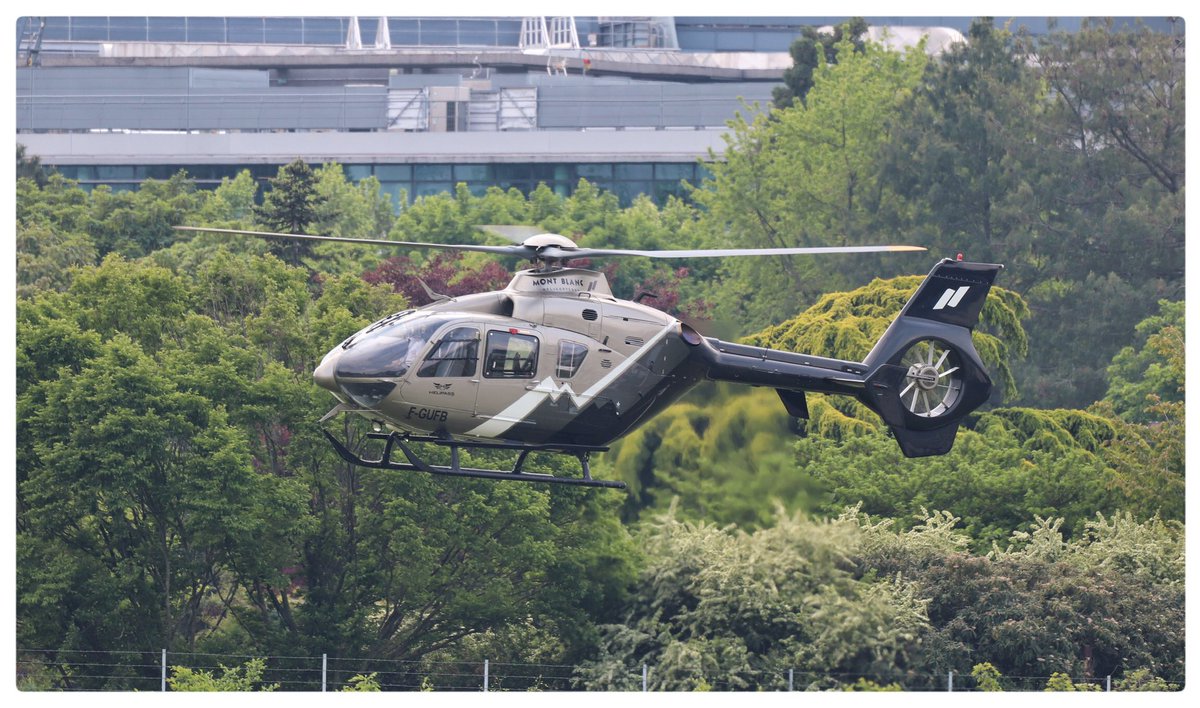 Hélicoptère Eurocoptère EC135T1 de la société <a href="/Helipass/">Helipass 🚁</a> - F-GUFB - à l’héliport d‘Issy-les-Moulineaux. Mai 2022. <a href="/MBHelicopteres/">Mont Blanc Hélico</a> 
<a href="/benjamin_video/">Benjamin</a> <a href="/JulieTurcat/">Julie Turcat</a> @ScottBaioSancho <a href="/hydra_66/">tous les airs y sont</a>