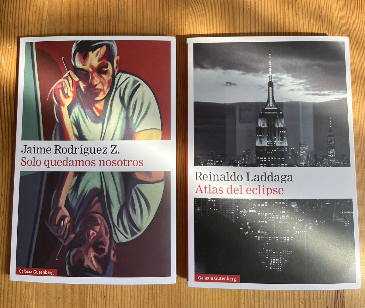 En septiembre de 2020 Joan Tarrida me propuso dirigir una serie de no ficción sobre cultura contemporánea para <a href="/G_Gutenberg/">Galaxia Gutenberg</a> Supe que quería comenzar con estos dos libros: de lo mejor que he leído sobre la masculinidad (@J_Rodriguez_Z), Nueva York (Laddaga) y la pandemia (ambos)