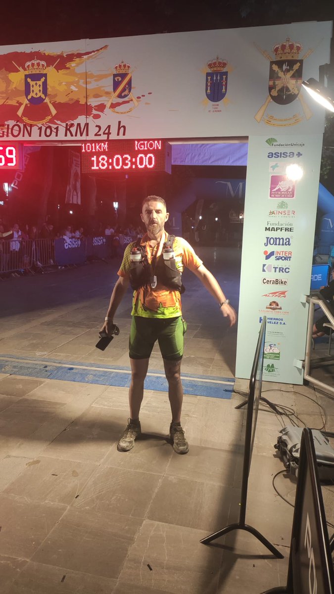 CDHispatrail's tweet photo. La marea verdi-naranja han cogido con mas fuerza que nunca los 101 km. de nuestra querida Ronda y sus legionarios. Este club disfruta las ultras como niños en un charco, una imagen vale mas que mil palabras 🧡💚#hispatrail #101ronda #lalegion 
https://t.co/OaJLelX8ds https://t.co/o0kz4yrSd4