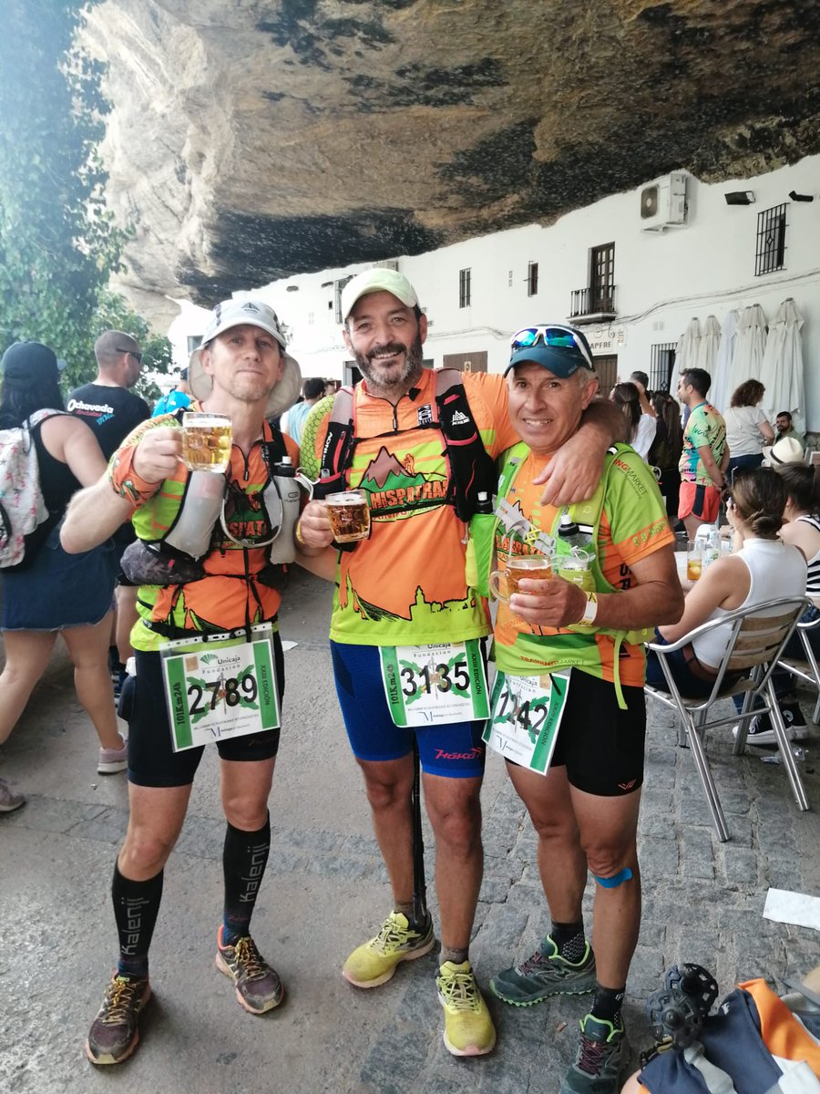 CDHispatrail's tweet photo. La marea verdi-naranja han cogido con mas fuerza que nunca los 101 km. de nuestra querida Ronda y sus legionarios. Este club disfruta las ultras como niños en un charco, una imagen vale mas que mil palabras 🧡💚#hispatrail #101ronda #lalegion 
https://t.co/OaJLelX8ds https://t.co/o0kz4yrSd4