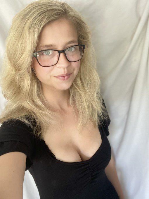 Good Morning! I&rsquo;m almost ready for the day! Just need too fix my hair 😅😘🥰   https://t.co/W4hP8fXEZC https://t<a href="/tag/linksinbio"class="tags"><span>#linksinbio</span></a><a href="/tag/onlyfans"class="tags"><span>#onlyfans</span></a><a href="/tag/admiremevip"class="tags"><span>#admiremevip</span></a><a href="/tag/fansly"class="tags"><span>#fansly</span></a>