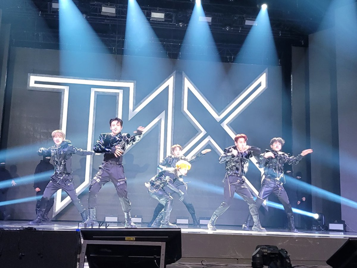 kvibe_yonhap's tweet photo. 🔥🫣A sneak peek to #TNX’s performance for their DEBUT song "#WAYUP." 🔥🔥🤍🫧

#TaeHun #TNX_HappyDebutDay #TNX_온다_전부_비켜라_비켜 #TNX_DEBUT #비켜 #피네이션 #PNATION #WAYUP https://t.co/0PjilU0Vsv