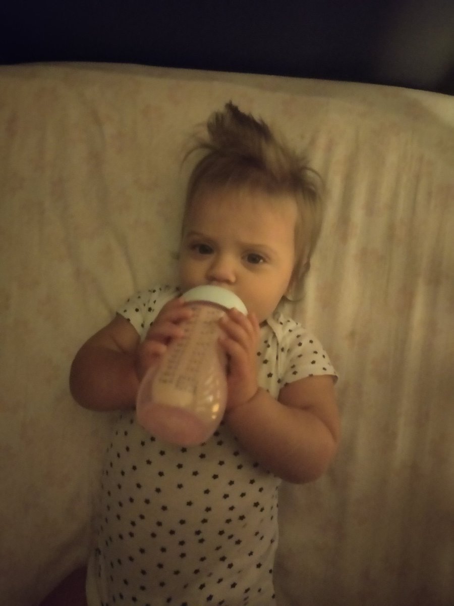 zantibah's tweet photo. also here's what 3:15am looks like in my house! #baby #ElvisPresley https://t.co/TXtTvJUv3H
