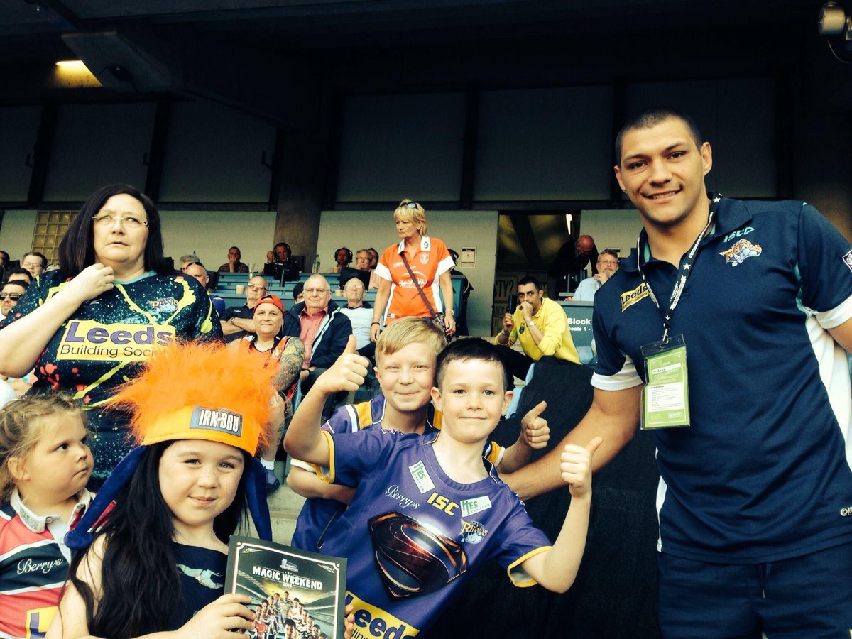 Susacop's tweet photo. @Ryan5Hall #magicweekend https://t.co/qyATkf8jGP