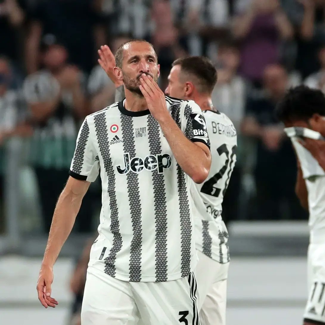 Fino Alla Fine <a href="/PauDybala_JR/">Paulo Dybala</a> &amp; <a href="/chiellini/">Giorgio Chiellini</a> ⚫⚪ much love from 🇲🇨