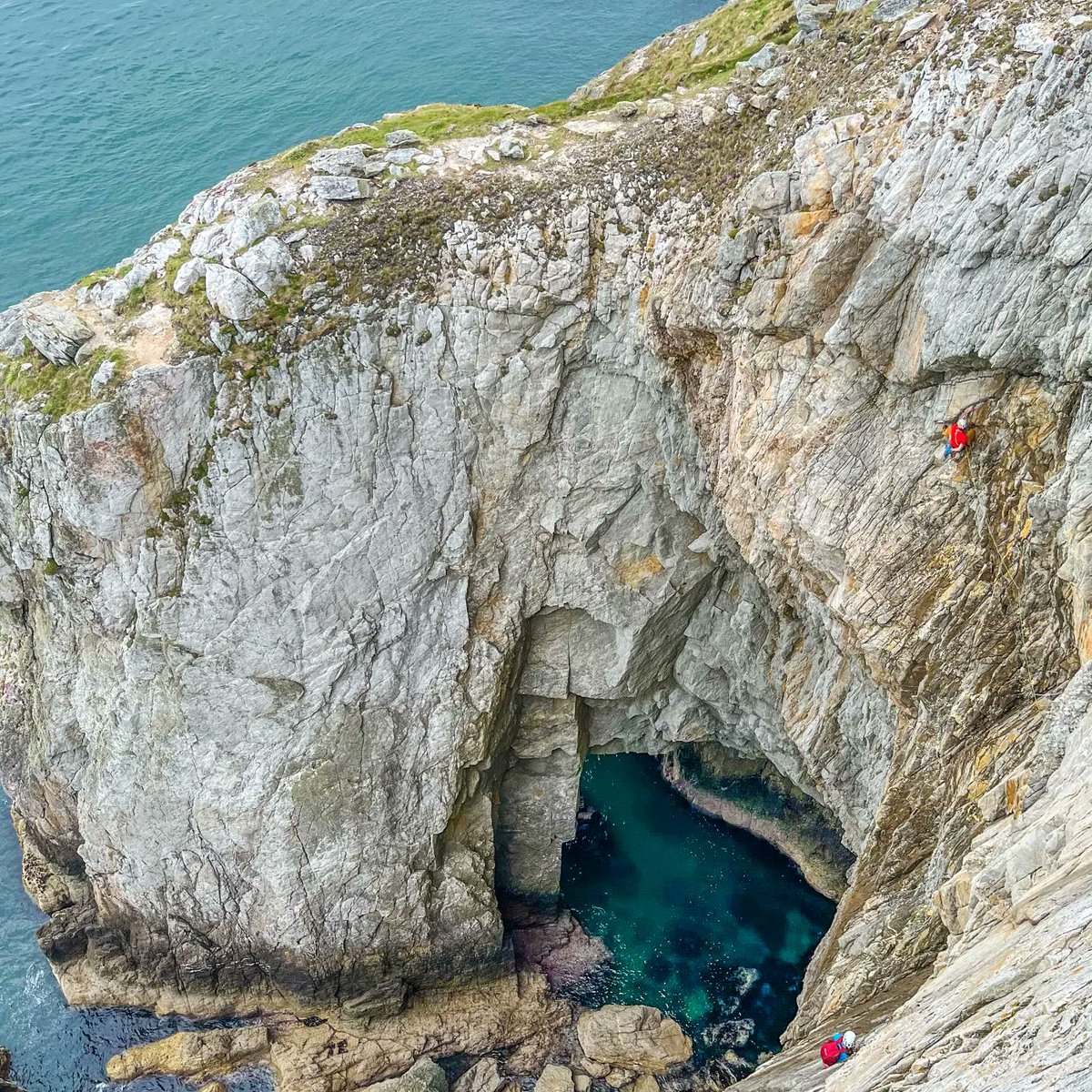 JesseDufton's tweet photo. A Dream of White Horses. I finally got to Gogarth and climbed this route at the weekend. Wow! 💥
#Climbing #Blind https://t.co/Kewbhu3VL5