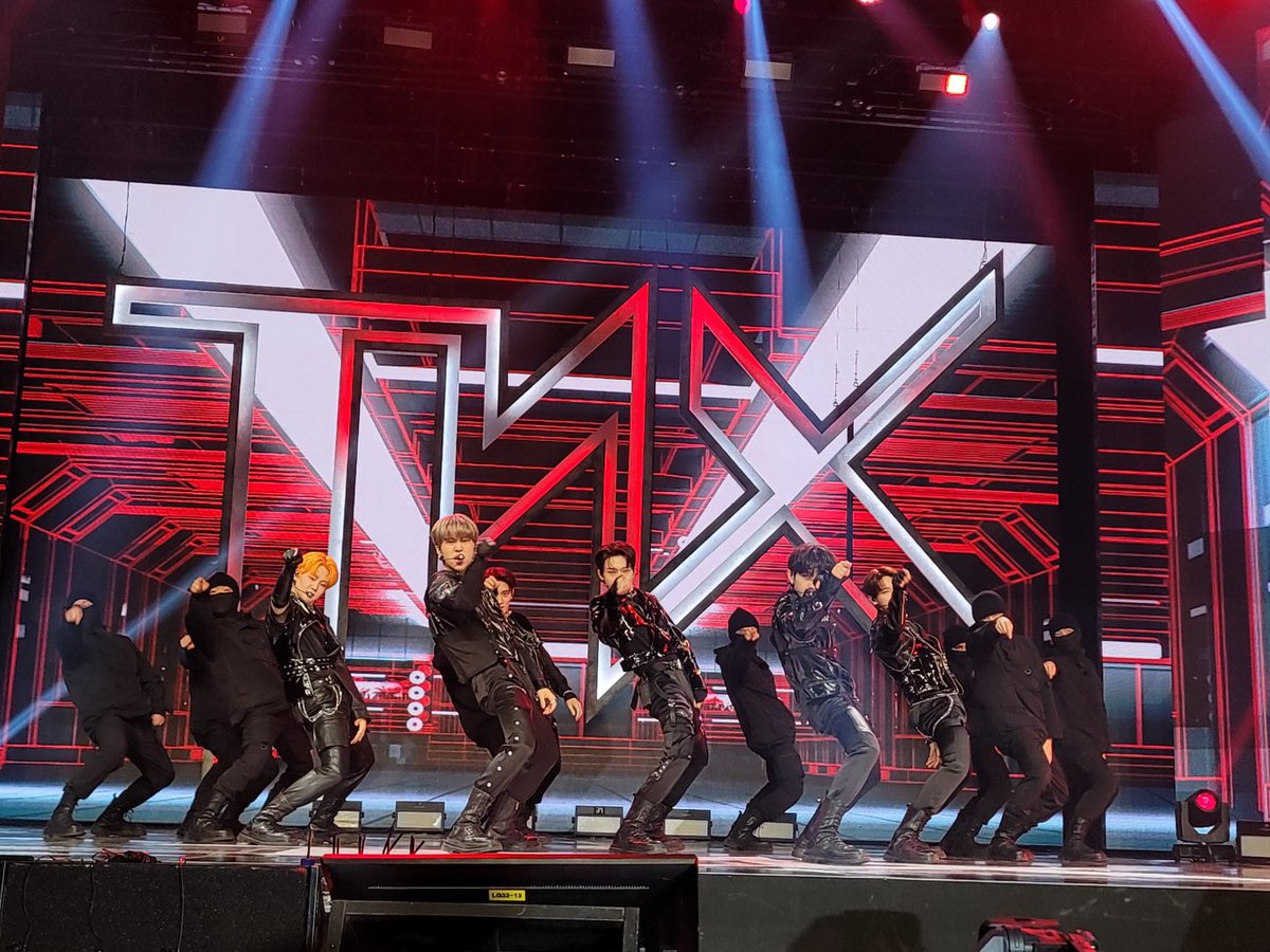 kvibe_yonhap's tweet photo. ⁉️🫣A sneak peek to #TNX’s  DEBUT STAGE for the song "#WAYUP." 🥰🥹🥹

#TaeHun #TNX_HappyDebutDay #TNX_온다_전부_비켜라_비켜 #TNX_DEBUT #비켜 #피네이션 #PNATION #WAYUP https://t.co/Fxi3kAKsV4