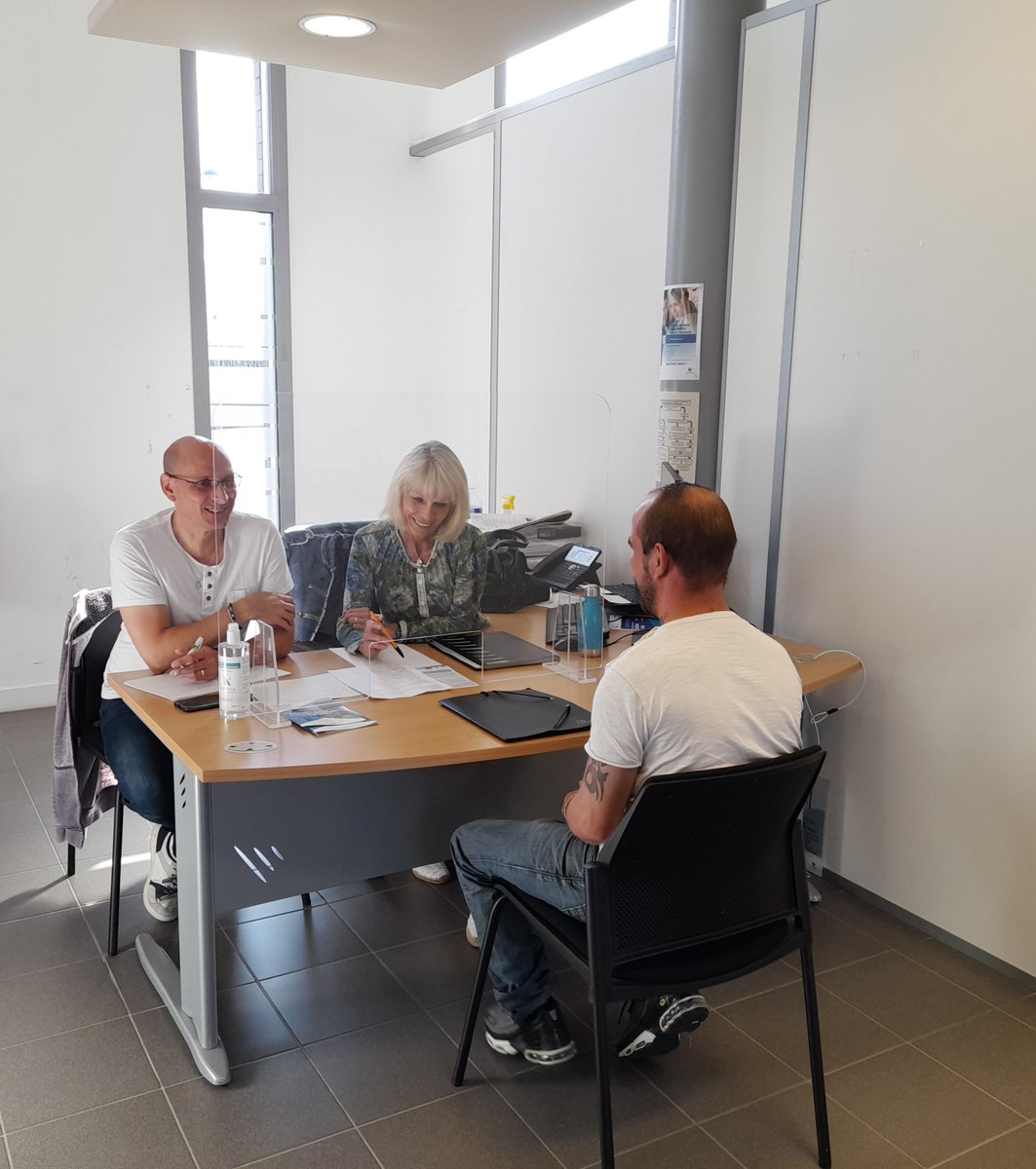 Elodie Carlier (@elodiecarlierpe) on Twitter photo #tousmobilisés au #pôleemploi #hem #croix et <a href="/Emploi_ValdM/">MDE - PLIE - Mission Locale ValdM</a>
Notre semaine #jeunes continue avec la préparation aux entretiens pour le job dating de demain🔥. Merci à notre marraine pour ses conseils avisés et bienveillants envers nos jeunes!
<a href="/peixoto_pro/">Karine PEIXOTO</a> <a href="/Arnaud_Gu/">Arnaud Guyonnet</a> <a href="/MarveenPE/">DONSBECK MARVEEN</a> #tousmobilisés au #pôleemploi #hem #croix et <a href="/Emploi_ValdM/">MDE - PLIE - Mission Locale ValdM</a>
Notre semaine #jeunes continue avec la préparation aux entretiens pour le job dating de demain🔥. Merci à notre marraine pour ses conseils avisés et bienveillants envers nos jeunes!
<a href="/peixoto_pro/">Karine PEIXOTO</a> <a href="/Arnaud_Gu/">Arnaud Guyonnet</a> <a href="/MarveenPE/">DONSBECK MARVEEN</a>