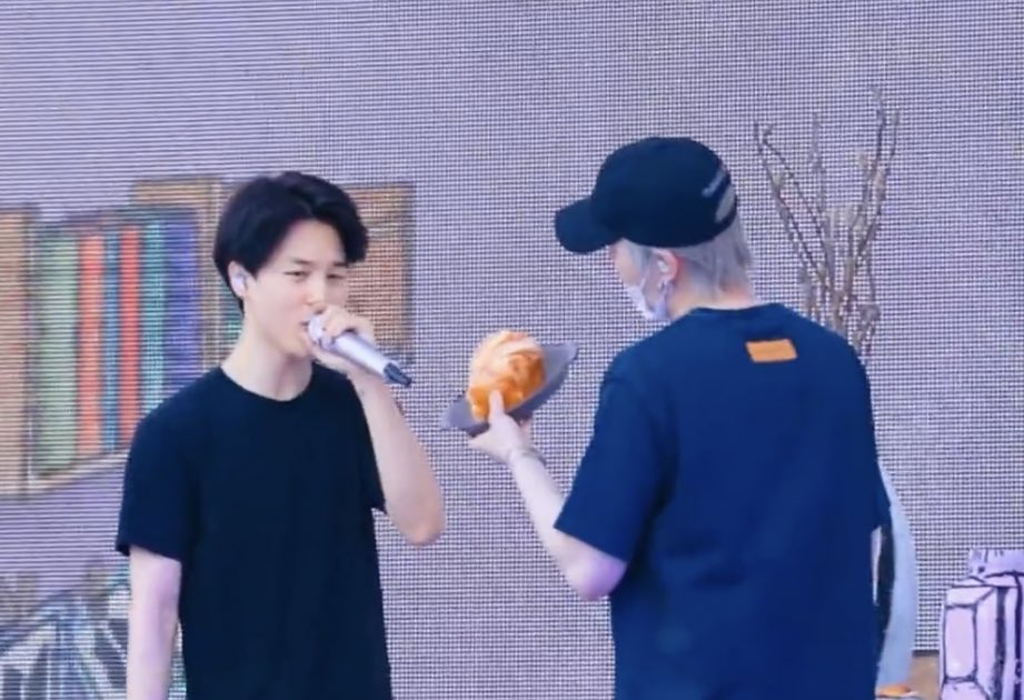 슙 tweet media