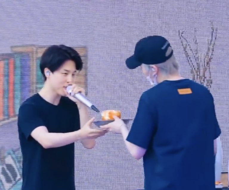 슙 tweet media