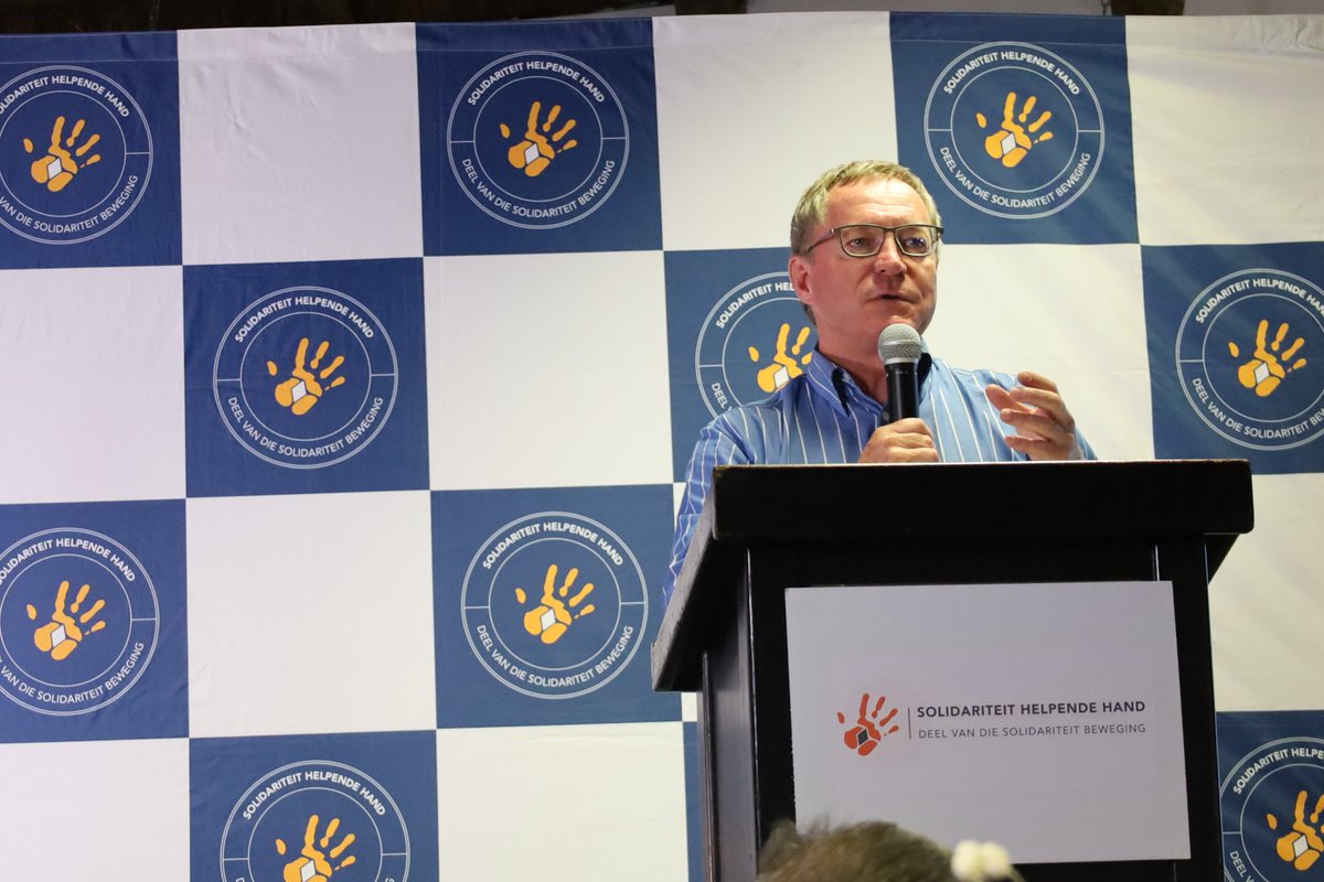Die middelklas word gewoonlik gedefinieer as 'n sekere groep met 'n sekere inkomste. Volgens <a href="/Dawie_Roodt/">Dawie Roodt</a> moet hul eerder gedefinieer word as 'n 'sekere groep met 'n sekere waardestelsel en netwerk'.  #HelpendeHand #Simposium2022 #Gemeenskapsontwikkeling #HelpendeHandGemeenskappe