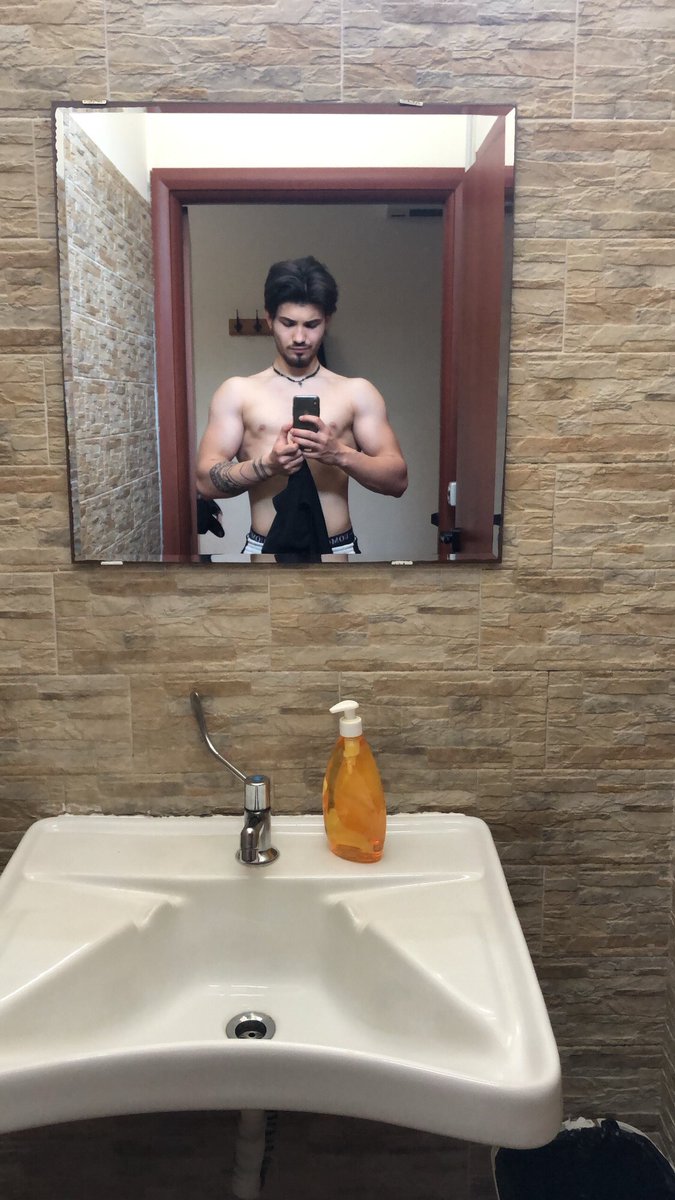 BigAlexander15's tweet photo. flexo post allenamento https://t.co/tylJwJDiLT