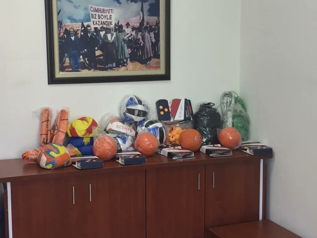 MilliBorcka's tweet photo. Temel Eğitimde "10.000 Okul Projesi" kurum iyileştirme kapsamında;
Bilgisayar Kurulumu Yapılan Okullar: Düzköy İlkokulu, Güreşen Şehit Resul Kakşi İlkokulu ve Yeniyol İlkokulu.
Spor Malzemesi Seti Alan Okullar: Güreşen Şehit Resul Kakşi İlkokulu ve Camili Yatılı Bölge İlkokulu. https://t.co/M94M0aUL9s