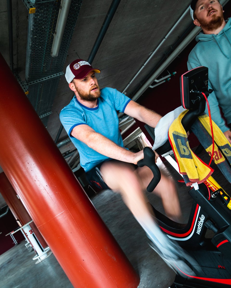 officialGSHC's tweet photo. Les joueurs soutiennent #enbleu le combat quotidien de @hi_suisse pour l’inclusion des personnes en situation de handicap à travers le monde.
#EnsembleToujours https://t.co/SOdaSvvaY5