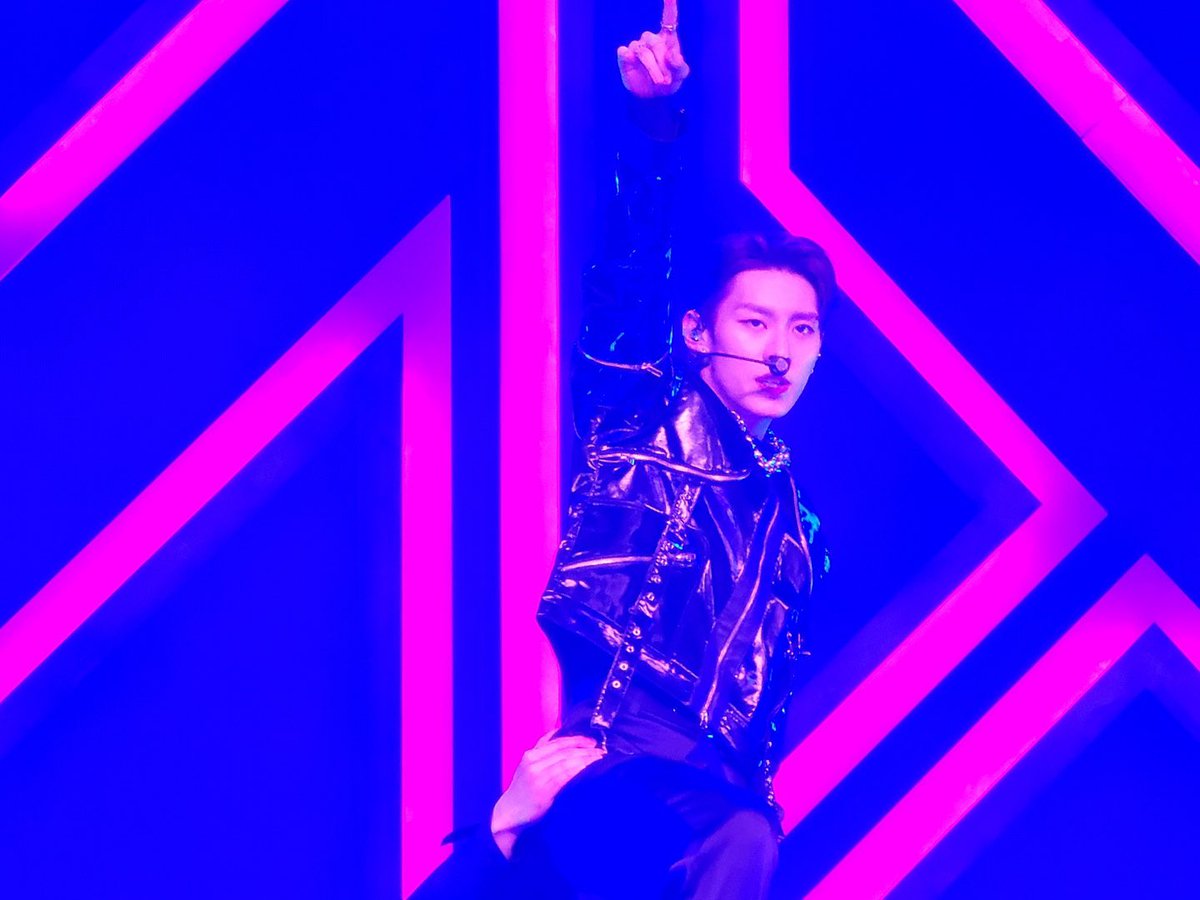 kvibe_yonhap's tweet photo. 🎶👑LOVING our prince #KyungJun performing  #TNX’s  DEBUT SONG "#WAYUP." 🥰🎉💜

#우경준 #TNX_HappyDebutDay #TNX_온다_전부_비켜라_비켜 #TNX_DEBUT #비켜 #피네이션 #PNATION #WAYUP #경준 https://t.co/Vgkr8IPNoT