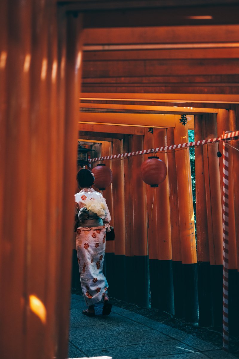 minemanapturel's tweet photo. GM Frens! The time for me has come to launch my Edition collection "Red in Japan".  This edition has a greater purpose behind it. It will be funding for the next "Let's Shine" @LetsShineNFT space. Please read below ⬇️⬇️⬇️  #nftphotography #streetphotography #nftcommunity https://t.co/9rvt84SOm4