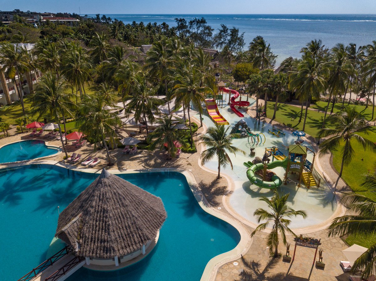 Enjoy a cozy environment and exotic vibes🌴🏖️🌞. #beach #aquapark #pool #tropicalvibes