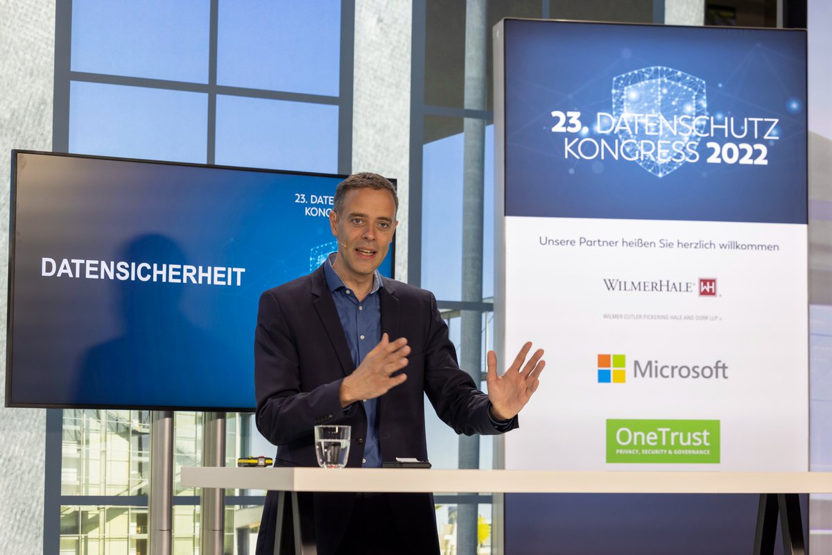 Spannende Keynote von @cio_bund zum Thema #Cybersicherheit in Deutschland. "#Ransomware Angriffe wären vermeidbar, wenn IT-Sicherheitsstandards eingehalten werden würden" so Staatssekretär Dr. Markus Richter beim #dsk22