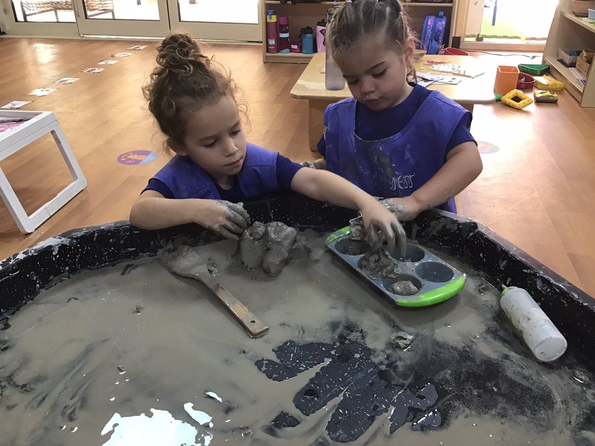 JESSPrimaryFS1's tweet photo. Providing children with tools for exploration by giving them clay, water, measuring cups, spoons and muffins trays for their investigations. #JESSPriLearningEnvironments @JESSPrimaryFS1 https://t.co/rLRlui8CJy