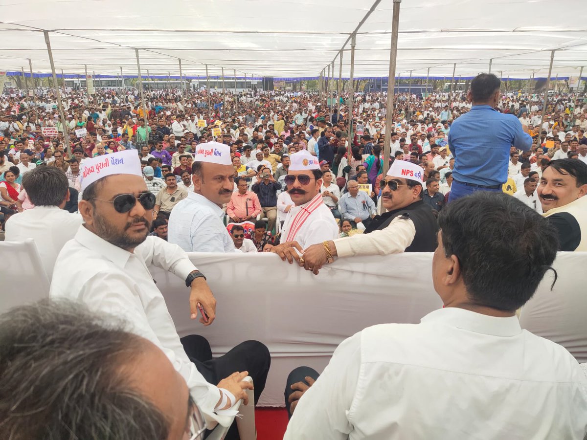 bprawatNOPRUF's tweet photo. #RestoreOPS_after_17years
सभी एनपीएस कार्मिक साथियों से अपील एवं निवेदन है कि आज 2 बजे दोपहर से 5 पांच बजे शाम तक प्रत्येक एनपीएस कार्मिक को 100 ट्वीट करने है #RestoreOPS_after_17years ट्वीट और रिट्वीट करते रहे ।
@bprawatNOPRUF 
@NOPRUF_INDIA 
@nopruf_Guj 
@nopruf_cg @nopruf_uk https://t.co/kWydxZGtfz