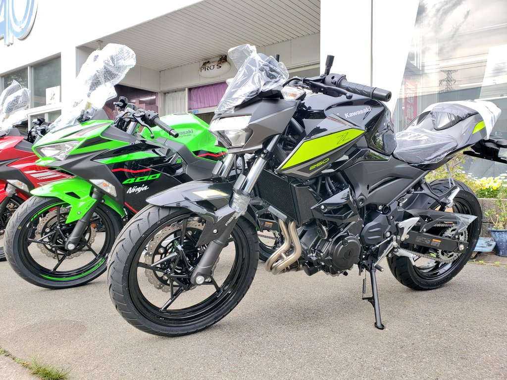 AyumuautoshopA1's tweet photo. Zちゃん~✨
ニンジャさん~✨
#免許取得キャンペーン
#カワサキバイク
#Z250
#Ninja400 #KRTedition
#カワサキ
#だけじゃない
#長野県
#バイク屋 https://t.co/O6qeOfW97s