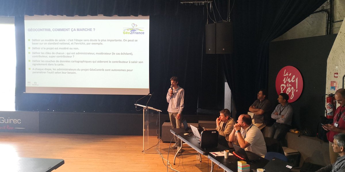 DoctorWho80's tweet photo. Présentation par Vincent Fabry de @Geo2France de l'outil de signalement #GeoContrib intégré dans @georchestra pour la constitution de données partagées https://t.co/W78CIJTvje