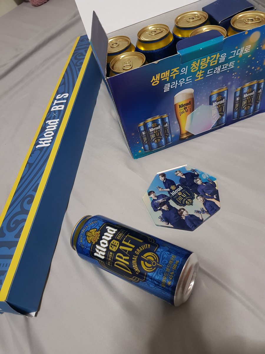 vivtae97's tweet photo. I'M SO HAPPY!! thank u sm @bsidemarket !! 💙 mas malalasing pa yata ako sa napakalaking freebie poster 😩 #bside_feedback https://t.co/4xanepsxWr