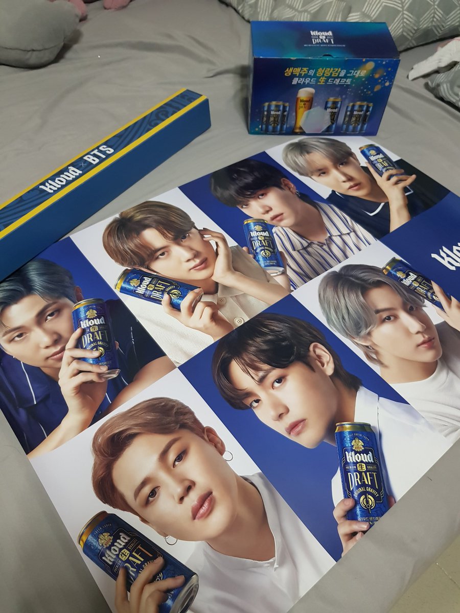 vivtae97's tweet photo. I'M SO HAPPY!! thank u sm @bsidemarket !! 💙 mas malalasing pa yata ako sa napakalaking freebie poster 😩 #bside_feedback https://t.co/4xanepsxWr