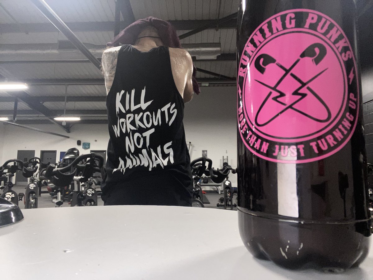 andyb066's tweet photo. Gym punk this morning. @onepeloton workout @runningpunks @Anticarnist #runningpunks #killworkoutsnotanimals https://t.co/HxRWFUx3Xc